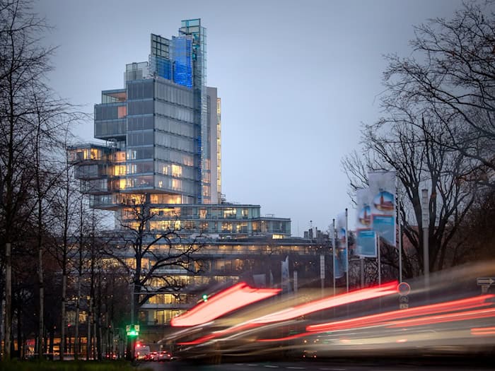 Zentrale in Hannover: Die NordLB finanziert vor allem Infrastruktur- und Energieprojekte und gehört zu den führenden deutschen Geschäftsbanken. (Archivbild) / Foto: Sina Schuldt/dpa