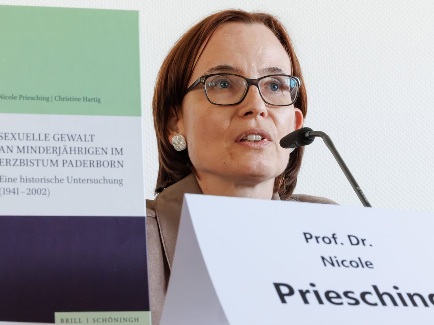 Nicole Priesching hat ihre Studie zu sexuellem Missbrauch im Erzbistum Paderborn vorgestellt.  / Foto: Friso Gentsch/dpa