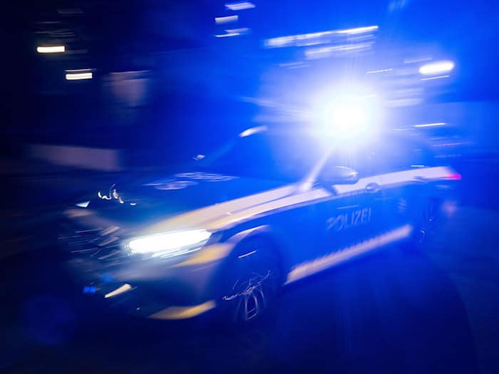 Die Polizei hat ihre Präsenz an der Adresse erhöht. (Symbolbild) / Foto: Marijan Murat/dpa