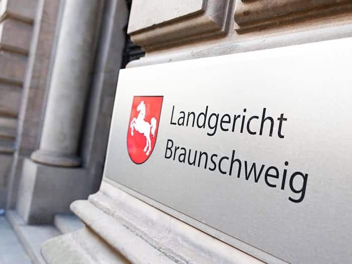 Am Landgericht Braunschweig beginnt am Dienstag ein Prozess gegen einen Ex-Bundestagsabgeordneten und eine Lehrerin, denen unter anderem Kindesmissbrauch vorgeworfen wird. (Archivbild) / Foto: Michael Matthey/dpa