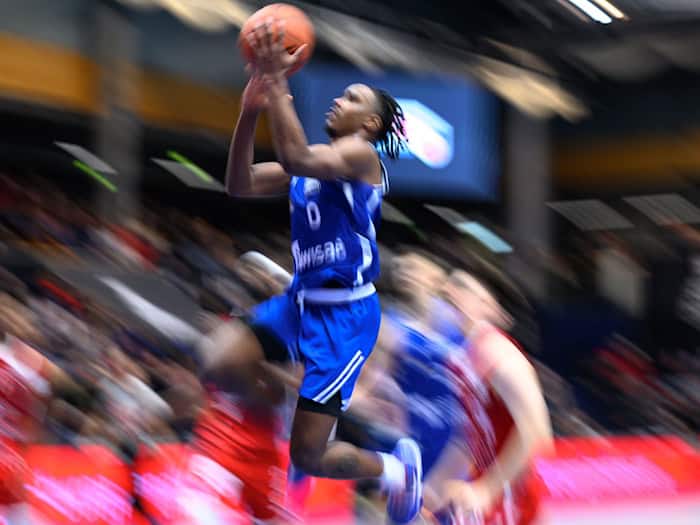 Der frühere Frankfurter Malik Parsons spielt jetzt für Rasta Vechta. (Archivbild) / Foto: Hendrik Schmidt/dpa