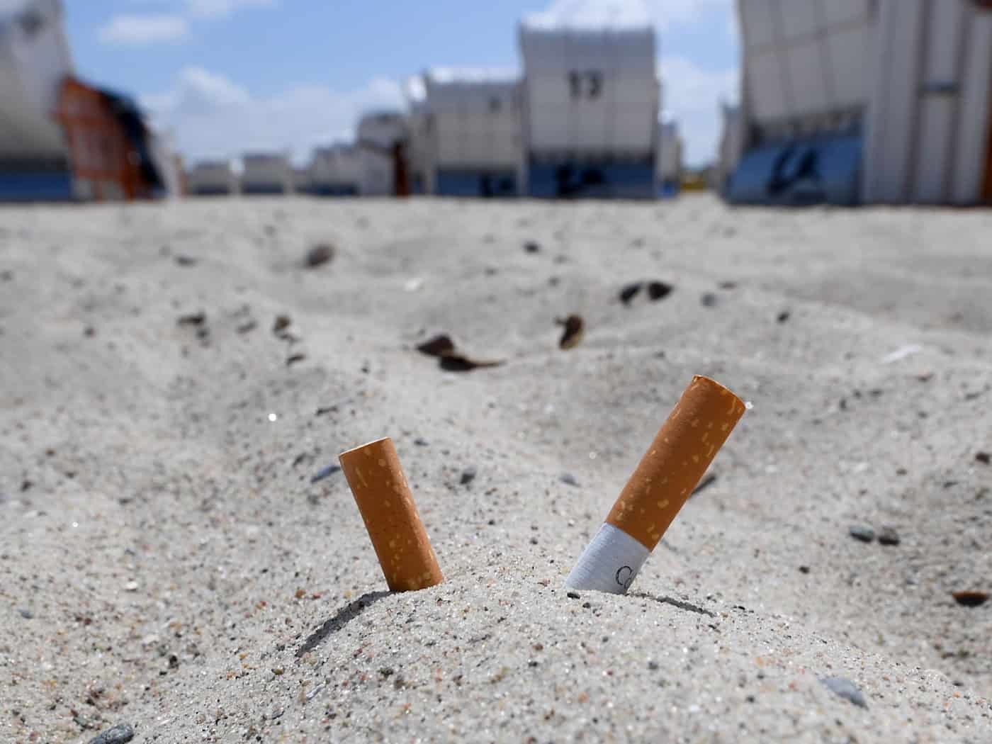 Auf Norderney gilt seit 2022 ein generelles Rauchverbot an den Stränden. (Symbolbild) / Foto: Carsten Rehder/dpa