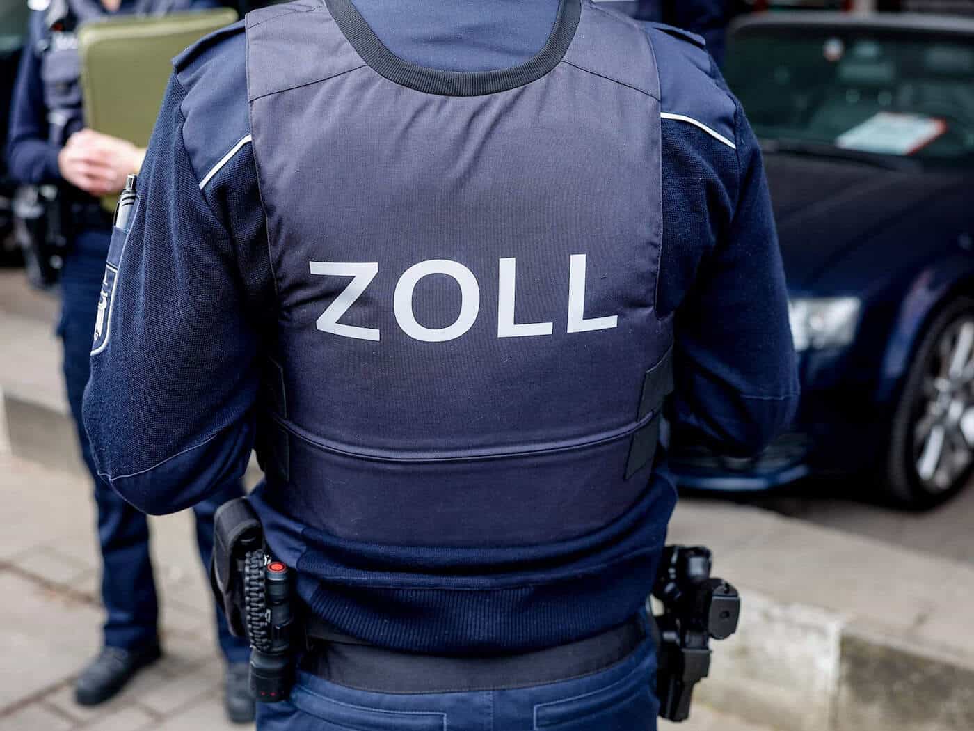 Zöllner haben bei einer Razzia im Baugewerbe im Norden 45 Objekte durchsucht. (Symbolbild) / Foto: Axel Heimken/dpa