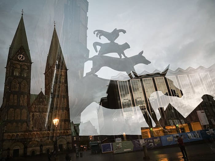 Die Bremer Stadtmusikanten führen virtuell durch Bremen. (Archivbild) / Foto: Mohssen Assanimoghaddam/dpa