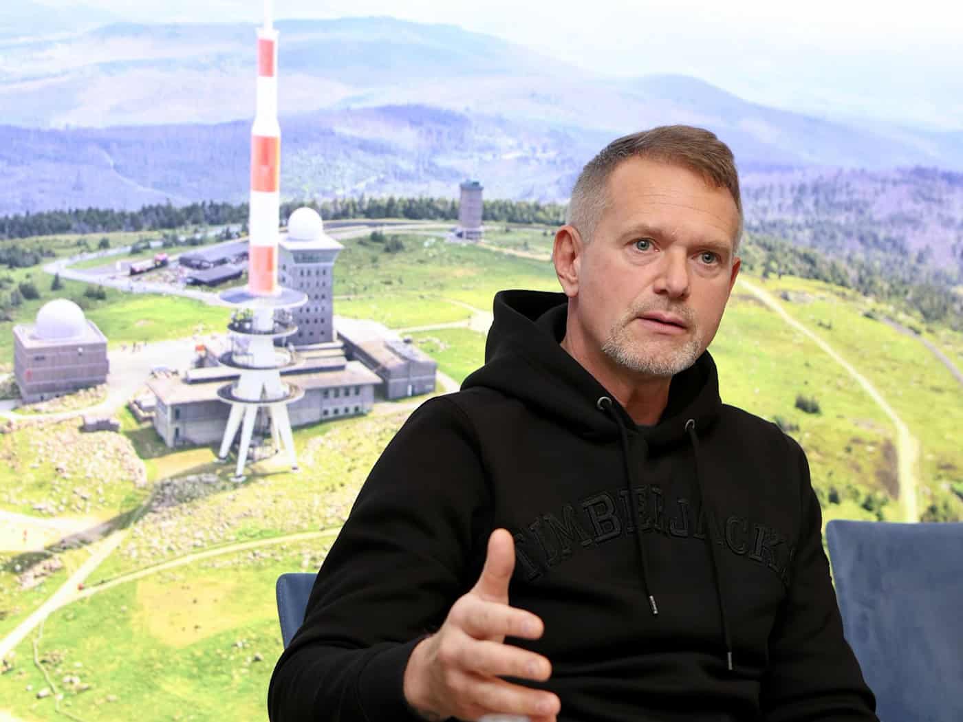 Der Geschäftsführer der Timberjacks Holding, Thomas Kemner, will moderne Gastlichkeit, Naturerlebnis und Rücksicht auf die Umwelt verbinden. (Archivbild) / Foto: Matthias Bein/dpa