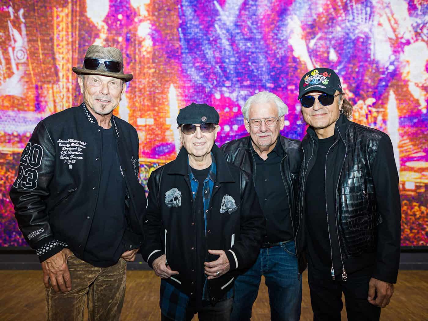 Die Scorpions während der Vernissage der Fotoausstellung «Pixel of Rock». / Foto: Moritz Frankenberg/dpa