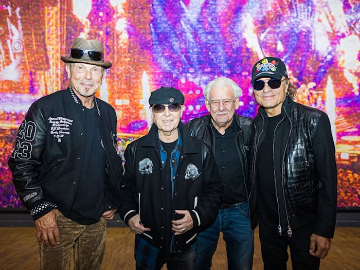 Die Scorpions während der Vernissage der Fotoausstellung «Pixel of Rock». / Foto: Moritz Frankenberg/dpa