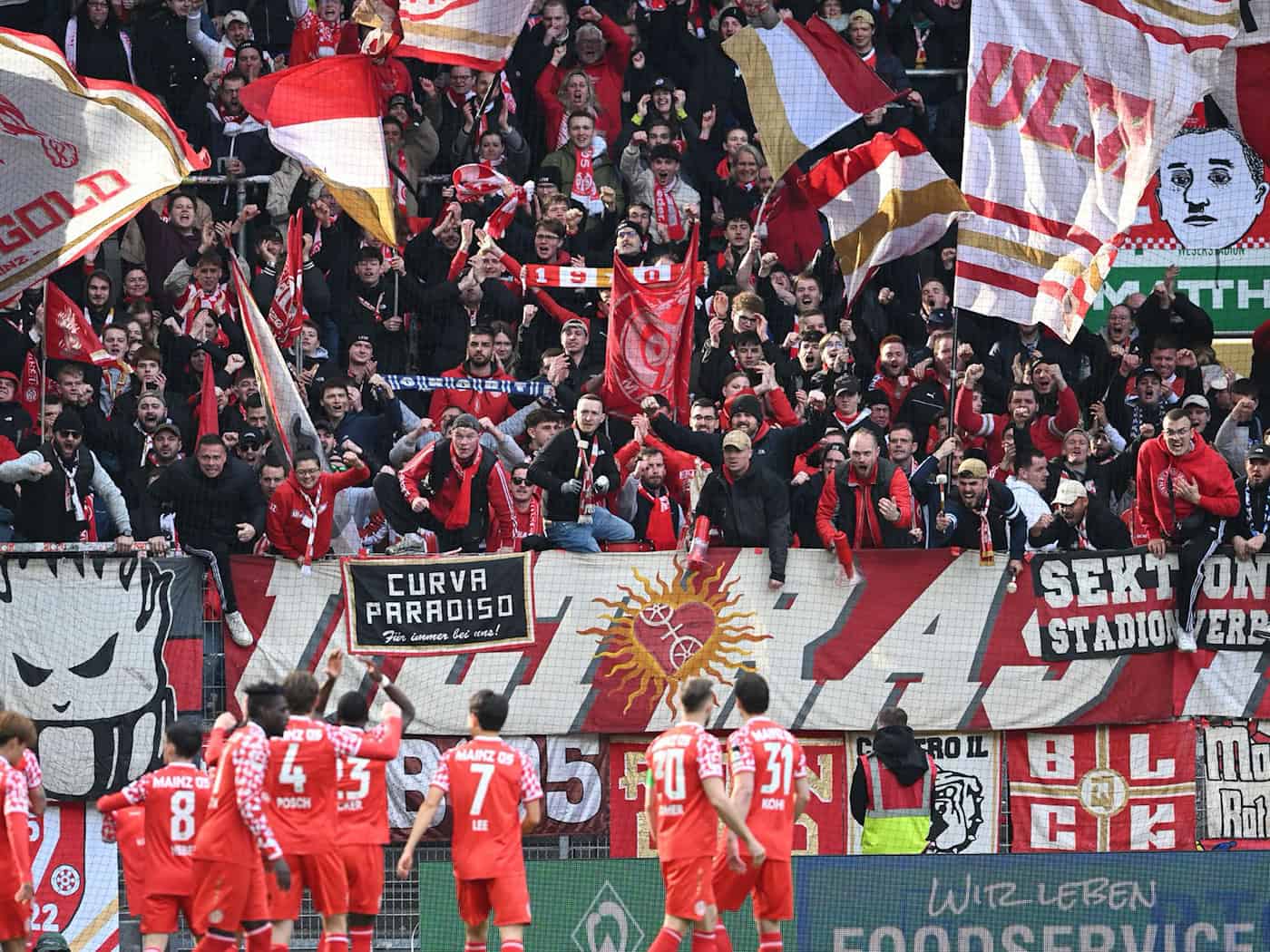 Das frühe 1:0 widmeten die Mainzer dem verletzten Silas. / Foto: Carmen Jaspersen/dpa