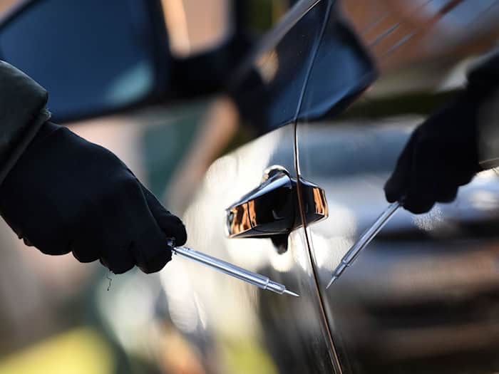 Rund 500 zerkratzte Autos – Polizei ermittelt Verdächtigen