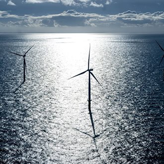 Vor Borkum und Norderney sollen 60 weitere Windräder entstehen. (Symbolbild) / Foto: Sina Schuldt/dpa