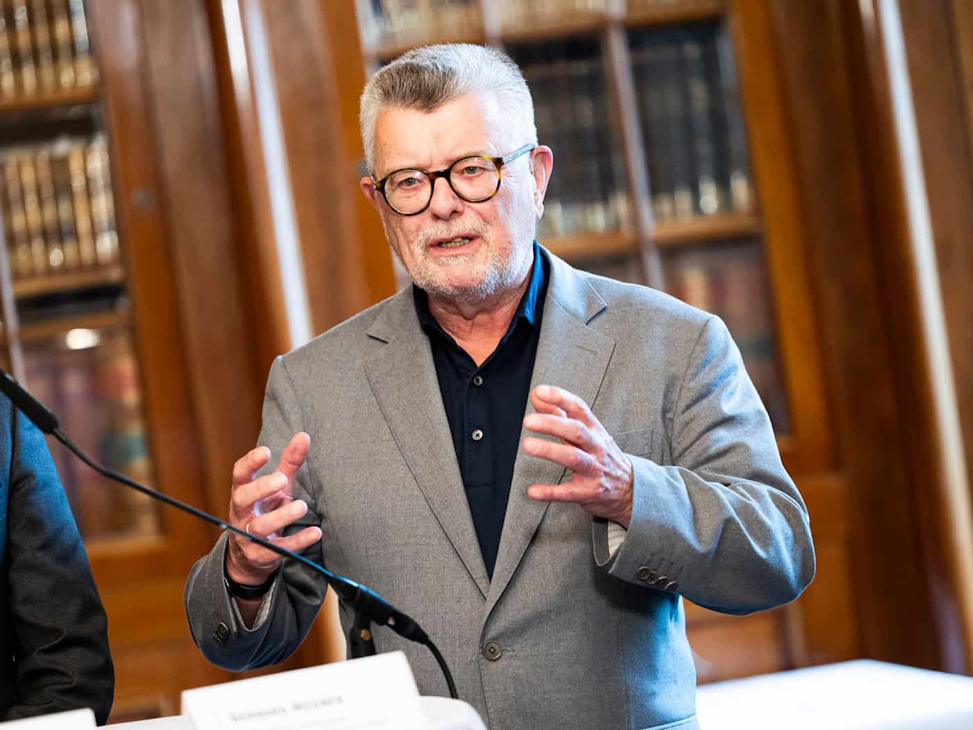 Der niedersächsische Antisemitismusbeauftragte Gerhard Wegner kritisiert die Linke Niedersachsen. (Archivbild) / Foto: Michael Matthey/dpa