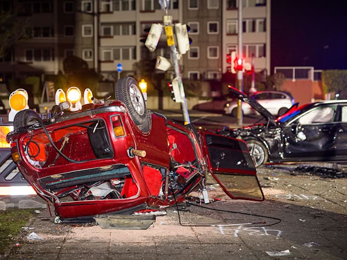 Bei einem schweren Unfall in Garbsen bei Hannover wurden sechs Menschen verletzt. / Foto: Moritz Frankenberg/dpa