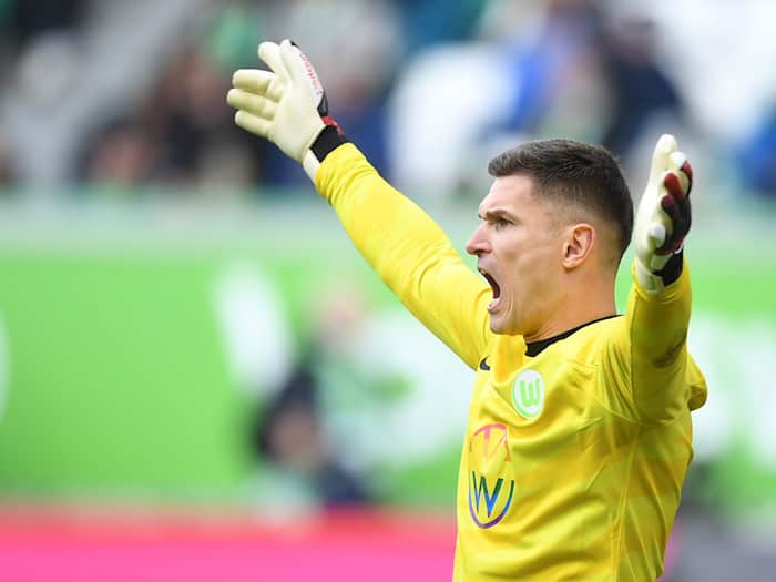 Bleibt ein weiteres Jahr beim VfL Wolfsburg: Torwart Pavao Pervan. / Foto: Swen Pförtner/dpa