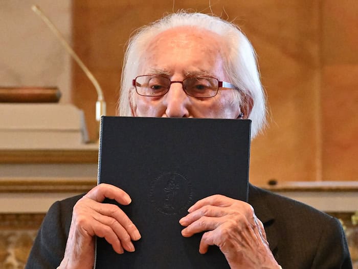 100-jähriger Holocaust-Überlebender Leon Weintraub erhält Ehrendoktorwürde der Universität Göttingen