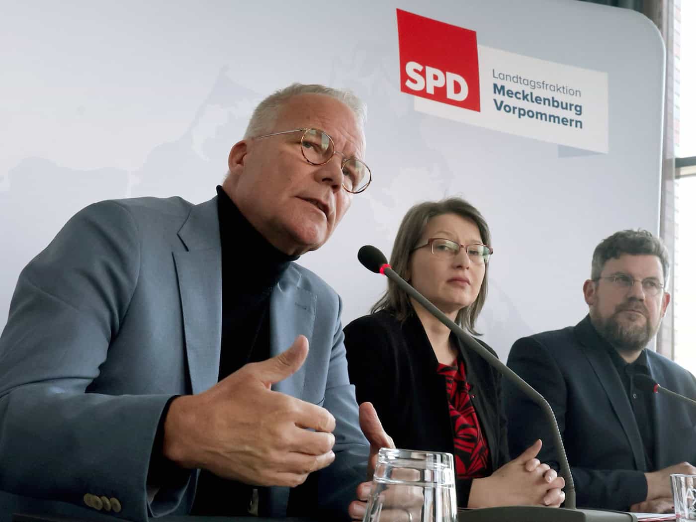 Aus Sicht von SPD-Bundestagsfraktionschef Matthias Miersch richtet sich die Forderung nach mehr Hafenmitteln vor allem an den Bundesverkehrsminister. (Archivbild) / Foto: Bernd Wüstneck/dpa
