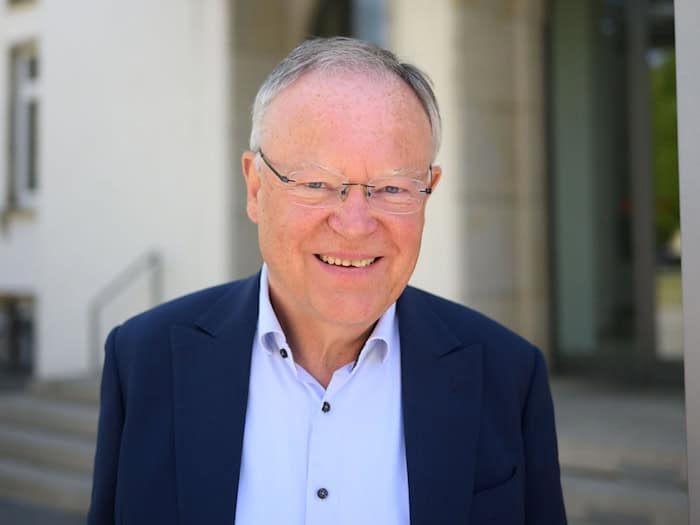 Stephan Weil hat sich aus der ersten Reihe der Politik zurückgezogen. (Archivbild) / Foto: Julian Stratenschulte/dpa