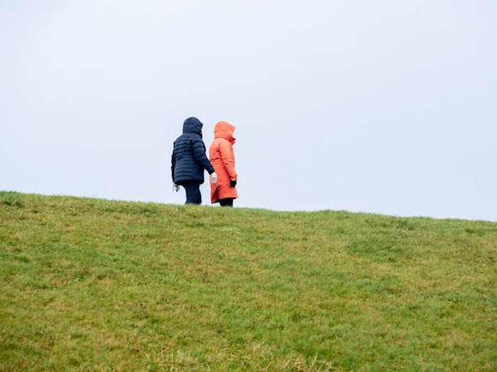 Wer am Wochenende in Niedersachsen oder Bremen das Haus verlässt, sollte am besten Regenjacke oder Regenschirm dabeihaben. (Symbolbild) / Foto: Hauke-Christian Dittrich/dpa