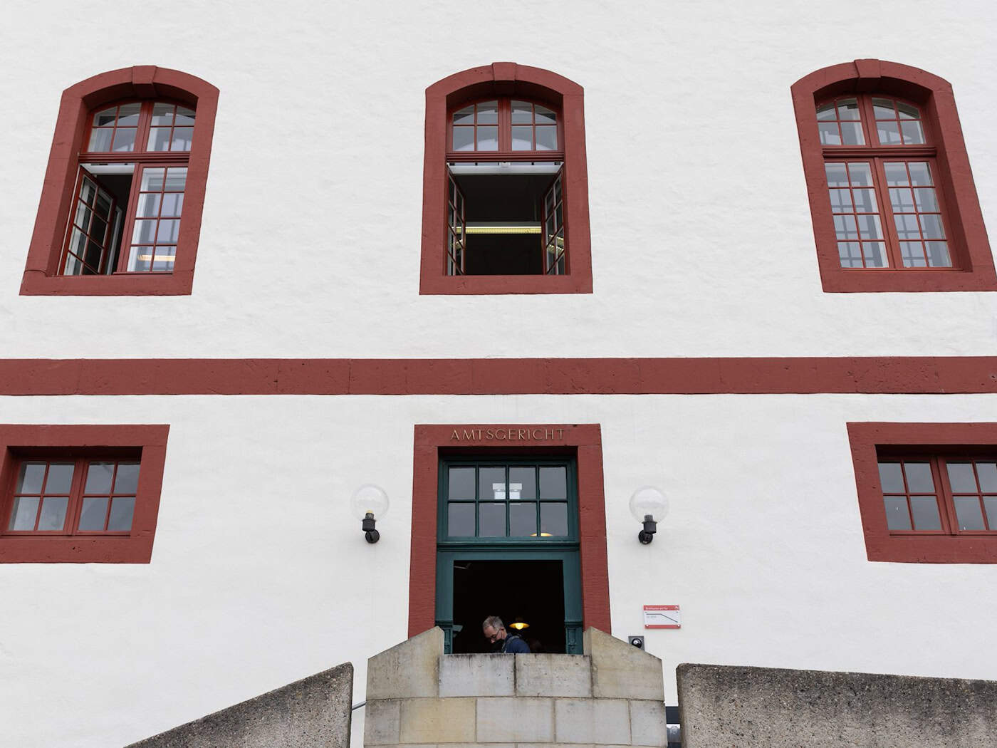 Bereits im Jahr 2023 waren beide Tierärzte unter anderem wegen Verstoßes gegen das Tierschutzgesetz angeklagt. (Symbolbild) / Foto: Friso Gentsch/dpa