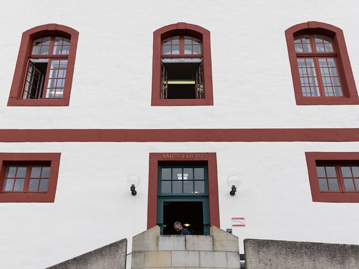 Bereits im Jahr 2023 waren beide Tierärzte unter anderem wegen Verstoßes gegen das Tierschutzgesetz angeklagt. (Symbolbild) / Foto: Friso Gentsch/dpa