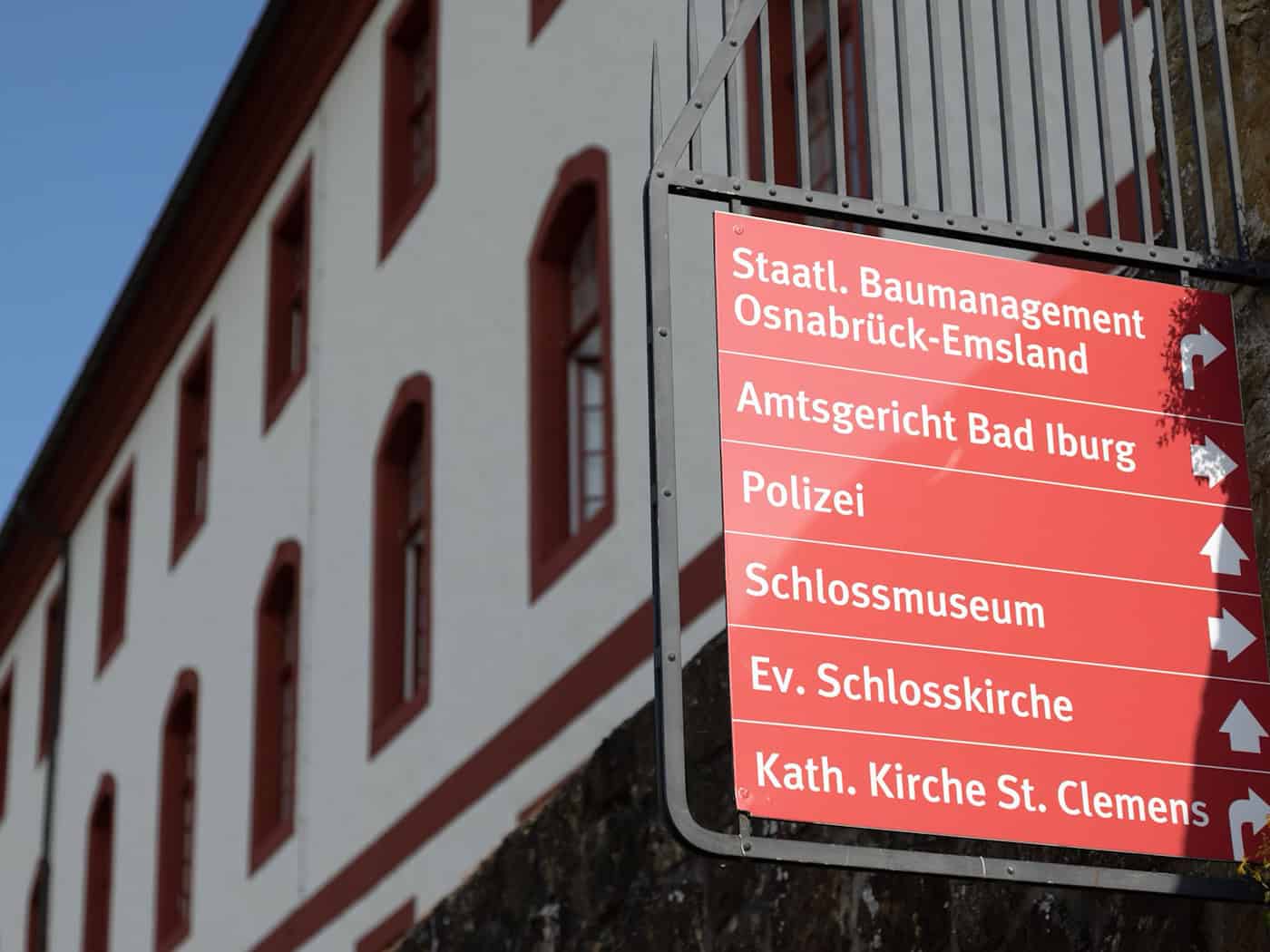 Zwei Tierärzte stehen wegen Betrugsvorwürfen in Bad Iburg vor Gericht. (Archivbild)  / Foto: Friso Gentsch/dpa