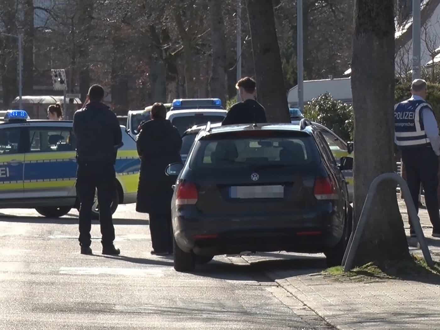 In einem Wohnhaus in Bramsche fanden Polizisten einen toten Mann und konnten eine schwerverletzte Frau auch nicht mehr retten. / Foto: Ulf Zurlutter/Nord-West-Media TV/dpa