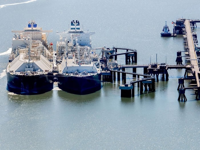 Trotz des Iran-Krieges und gestörter Lieferketten legen Tanker weiterhin an den deutschen LNG-Terminals an. (Archivbild)  / Foto: Hauke-Christian Dittrich/dpa