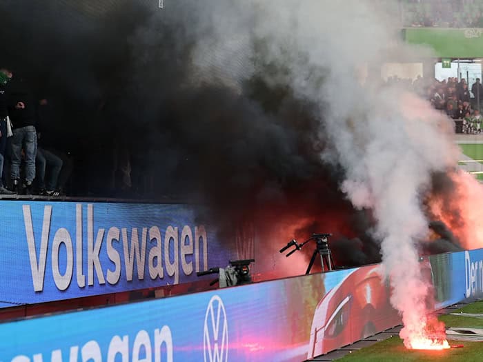 Hochbrisante Abstiegsstimmung beim VfL Wolfsburg nach 1:2 gegen HSV – Trainer Bauer unter Druck