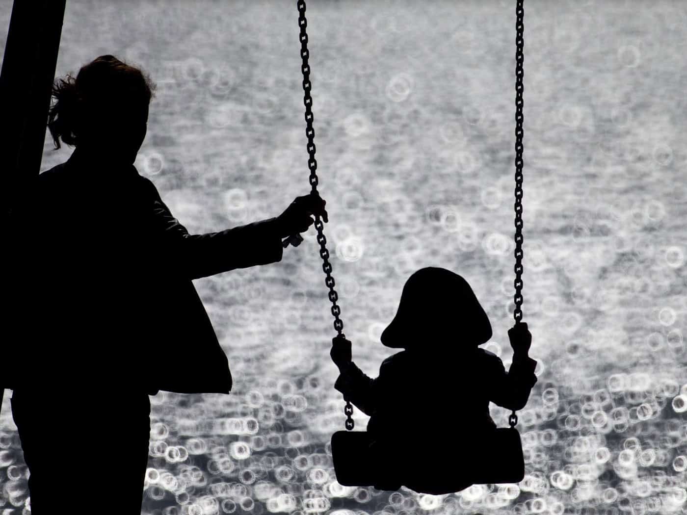 Laut der Umfrage sind rund neun von zehn alleinerziehenden Elternteilen Mütter. (Symbolbild) / Foto: Christian Charisius/dpa