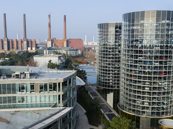 Bei Volkswagen fließt nun doch im Mai eine Prämie. (Archivbild) / Foto: Julian Stratenschulte/dpa