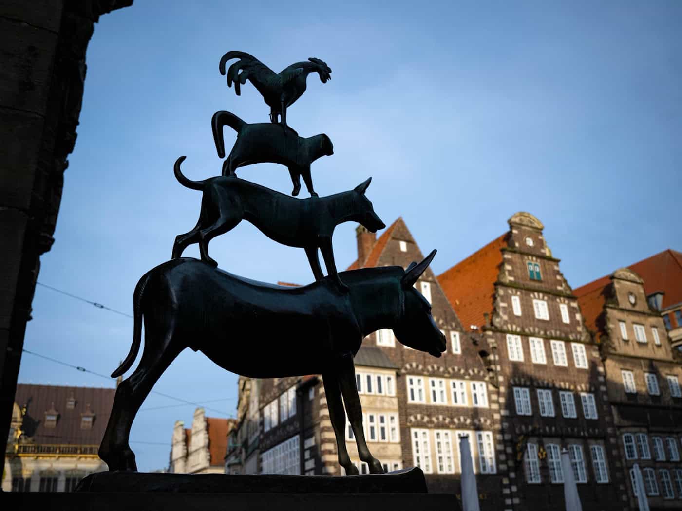 Die Märchenstraße endet bei den Bremer Stadtmusikanten. (Archivbild) / Foto: Sina Schuldt/dpa