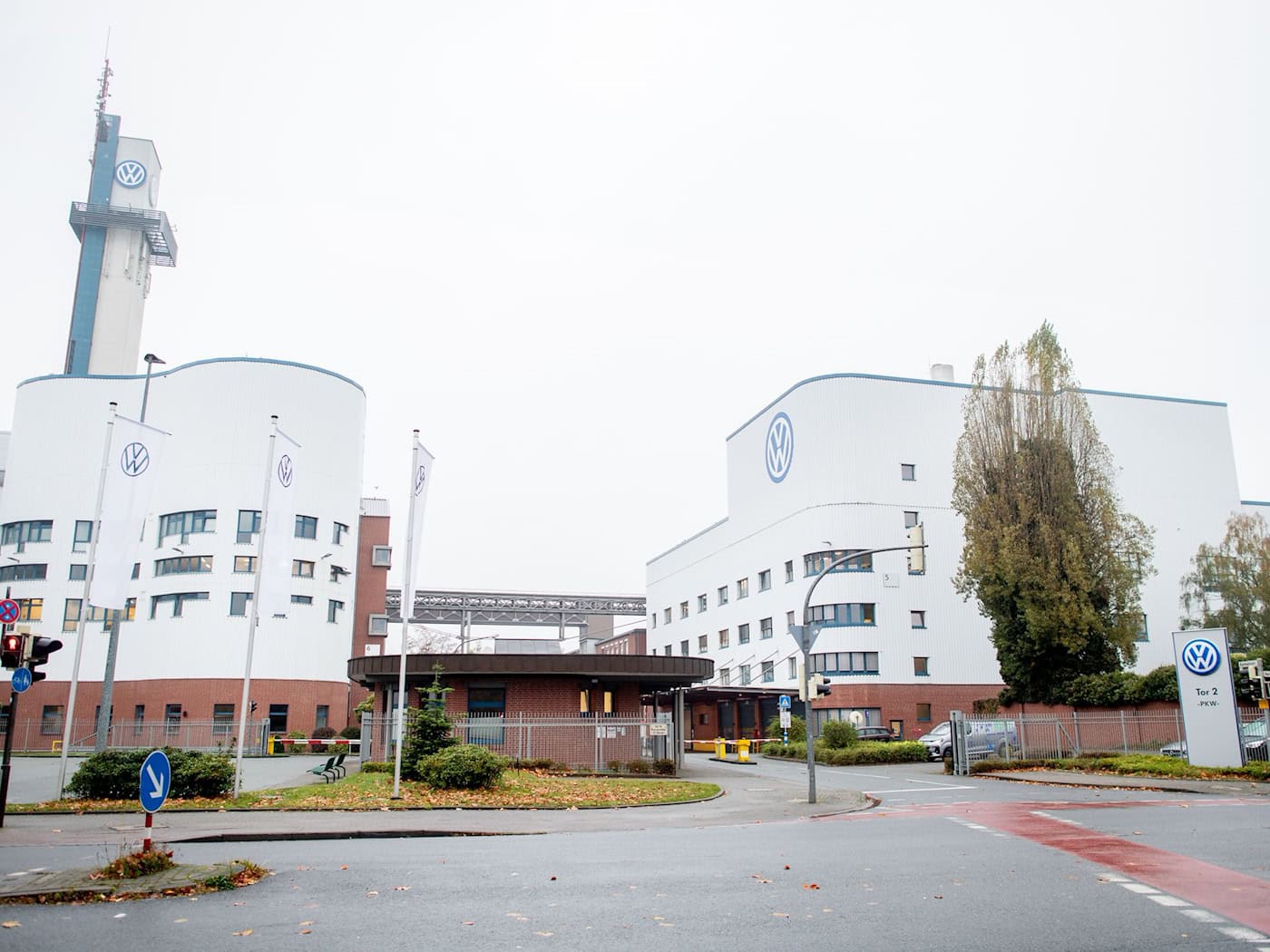 Im VW-Werk Osnabrück könnten in Zukunft auch Teile fürs Militär gebaut werden. (Archivbild) / Foto: Hauke-Christian Dittrich/dpa