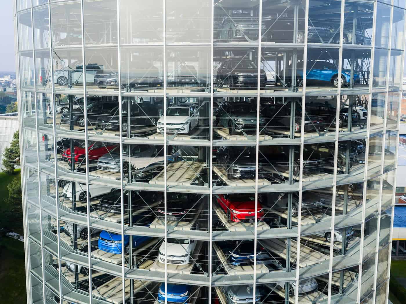 Mehr als drei Millionen Neuwagen der Marke Volkswagen wurden im vergangenen Jahr ausgeliefert. / Foto: Julian Stratenschulte/dpa