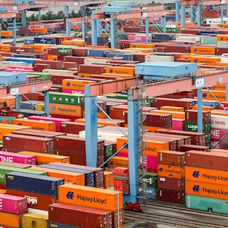 Welche Auswirkungen der Konflikt auf den Umschlag haben wird, ist schwer absehbar. (Archivbild) / Foto: Christian Charisius/dpa