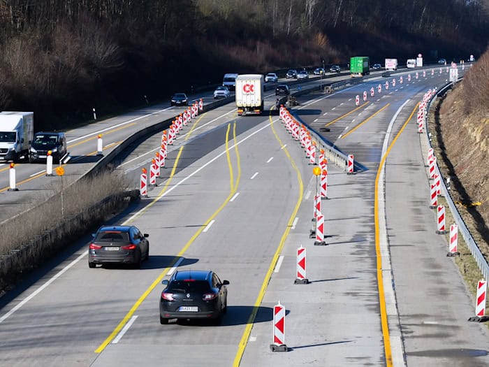 Auf der Autobahn 7 bei Hildesheim mussten einige Arbeiten verschoben werden. / Foto: Julian Stratenschulte/dpa