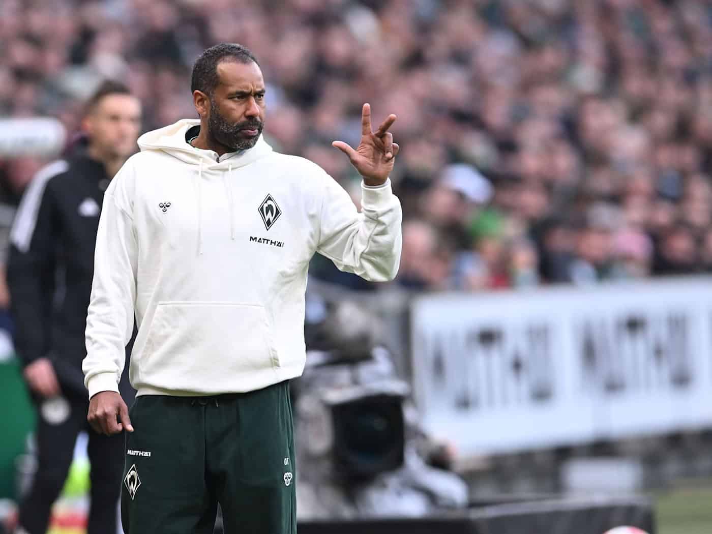 Hat mit Personalproblemen zu kämpfen: Werder-Trainer Daniel Thioune (Archivbild) / Foto: Carmen Jaspersen/dpa