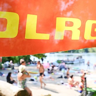 Die DLRG-Wasserretter legen ihre Statistik zur Zahl der Badetoten 2025 vor. (Symbolbild) / Foto: Sebastian Gollnow/dpa