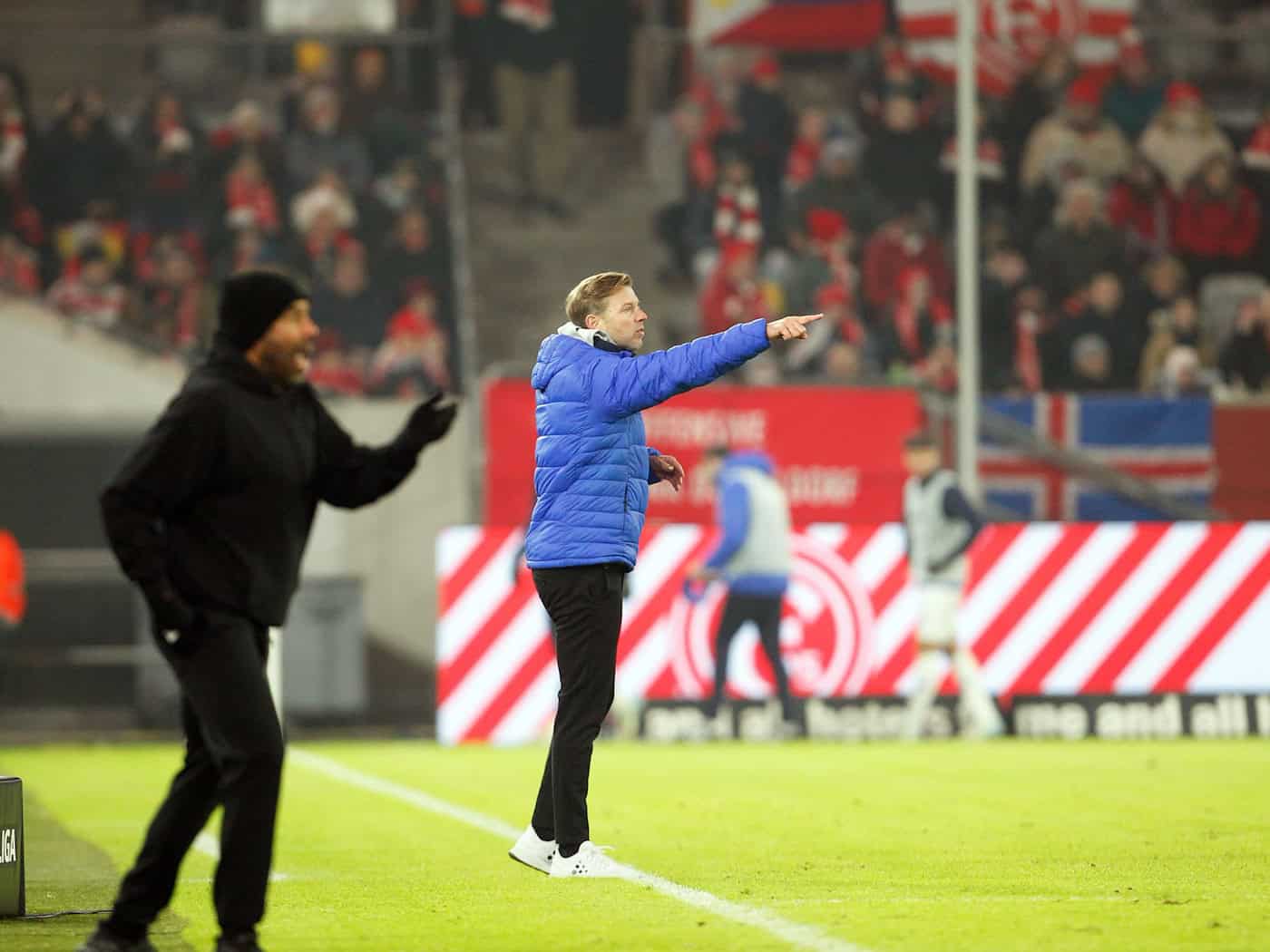 Schon einmal Gegner in der zweiten Liga: Der neue Werder-Trainer Daniel Thioune und der frühere Werder-Trainer Florian Kohfeldt (r).  / Foto: Roland Weihrauch/dpa