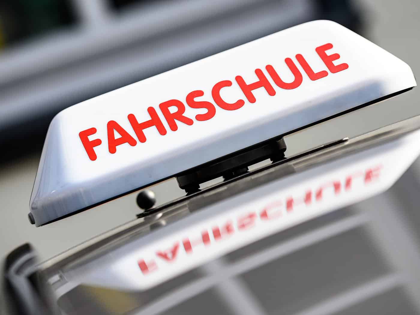 Ein Fahrschüler tritt betrunken zu einer Fahrstunde in Haselünne an und wird von der Polizei gestoppt. (Symbolbild) / Foto: Swen Pförtner/dpa