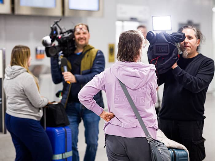 Wieder kehren gestrandete Urlauber nach Deutschland zurück.  / Foto: Moritz Frankenberg/dpa