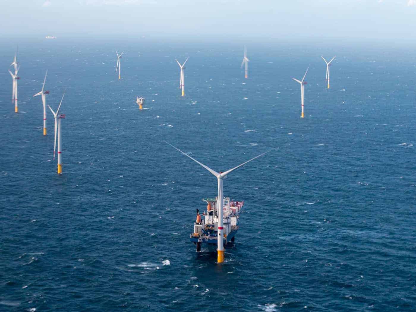Die Windräder in der Nord- und Ostsee weisen inzwischen eine Leistung von 10,2 Gigawatt auf. (Archivbild) / Foto: Kurt Desplenter/BELGA/dpa