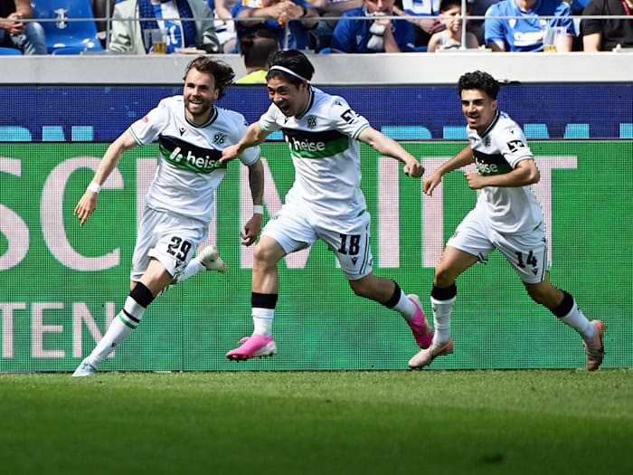 Hannover 96 jubelt in Karlsruhe. / Foto: Uli Deck/dpa