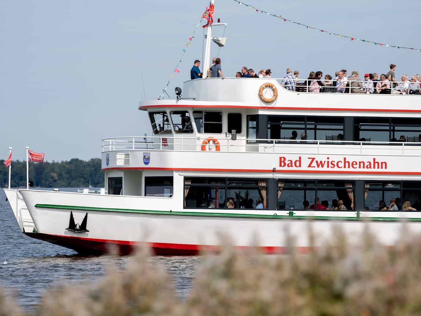 Die Saison für Ausflugsschiffe hat begonnen. (Archivbild) / Foto: Hauke-Christian Dittrich/dpa