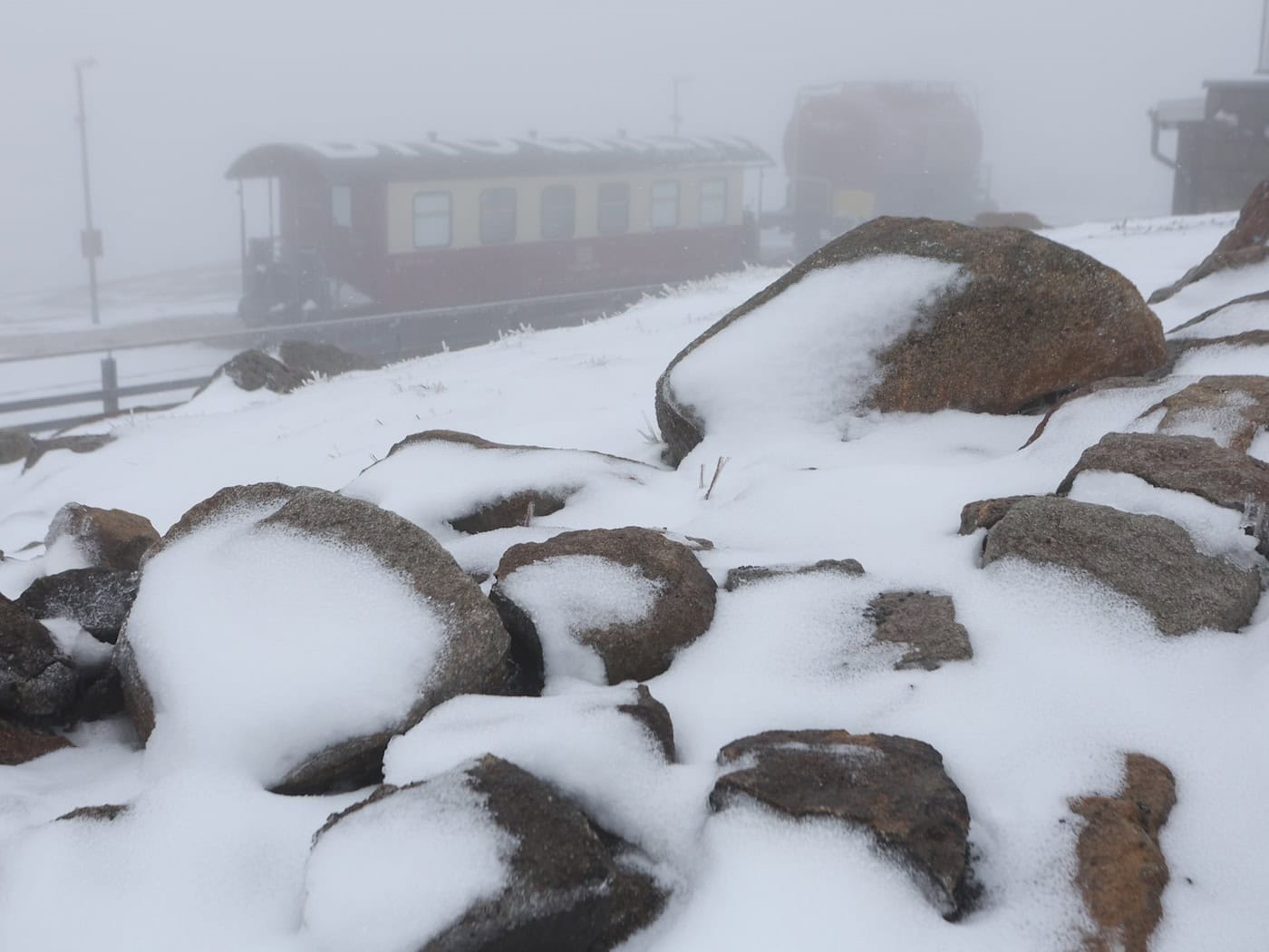 Auf dem Brocken in Harz ist es noch einmal winterlich. (Archivbild) / Foto: Matthias Bein/dpa
