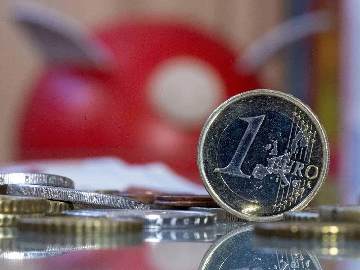 Dem Vergleichsportal Verivox zufolge bieten 43 Prozent der untersuchten Sparkassen keine oder kaum Zinsen aufs Tagesgeld. (Symbolbild) / Foto: Hendrik Schmidt/dpa