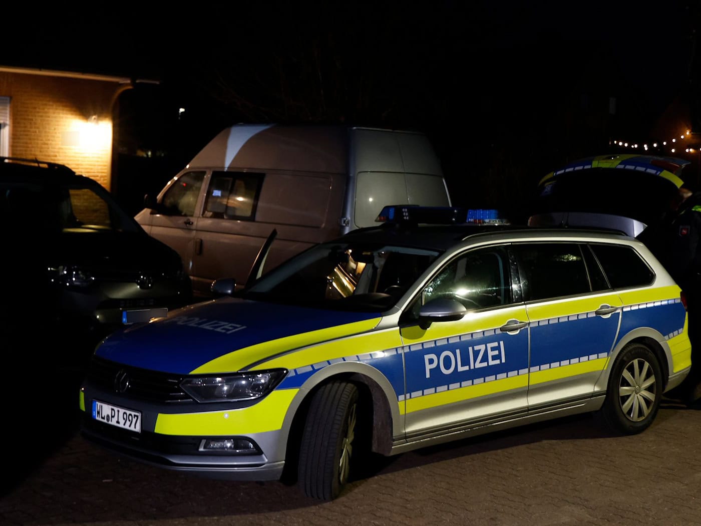 Ein Hausbewohner fand das tote Baby in einer Mülltonne - und informierte die Polizei. / Foto: Georg Wendt/dpa