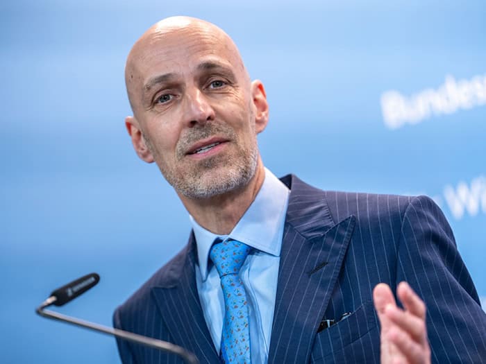 BDI-Präsident Peter Leibinger warnt: «Wir sind als Standort nicht mehr wettbewerbsfähig.» (Archivbild) / Foto: Michael Kappeler/dpa