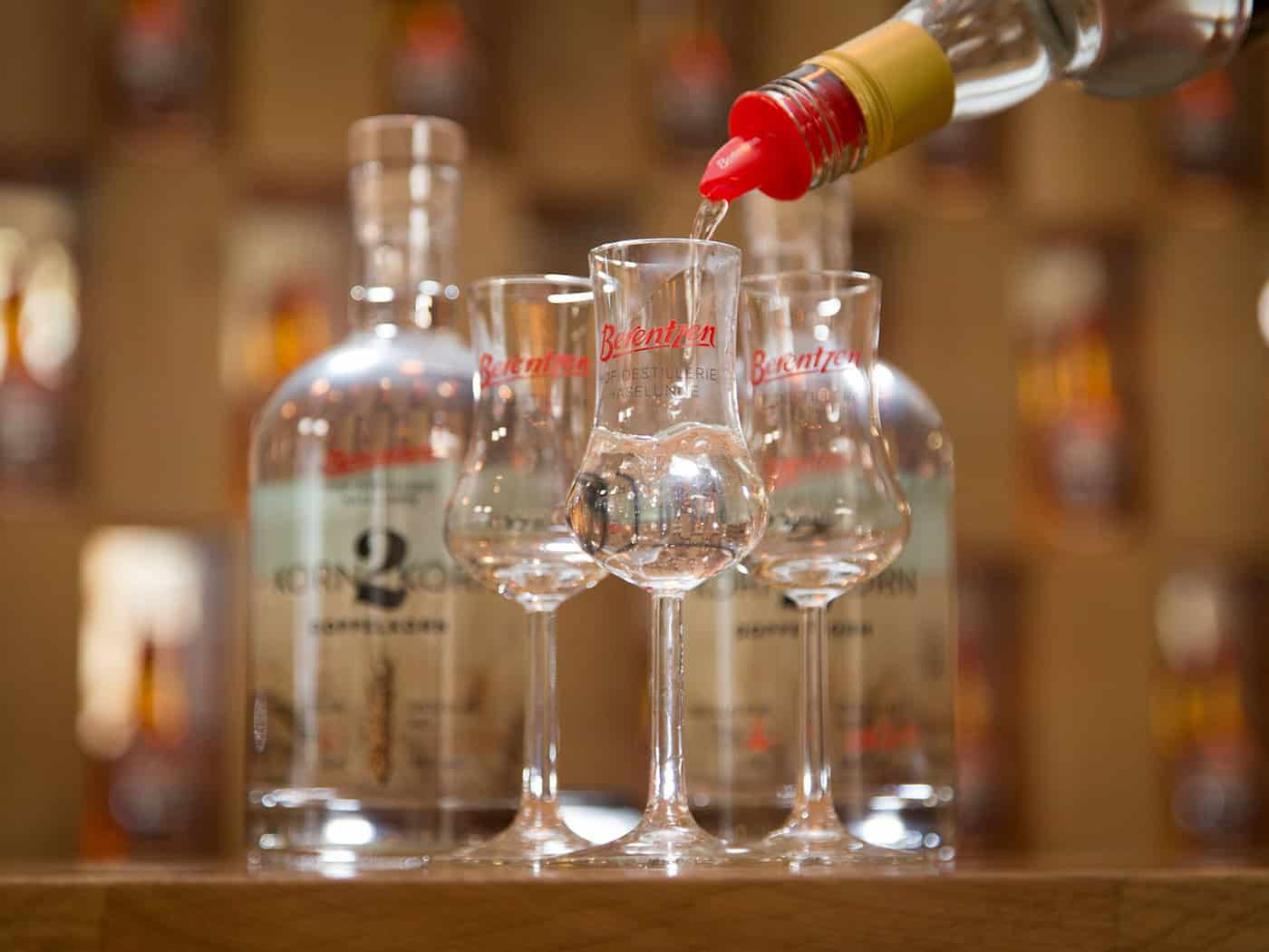 Die sinkende Nachfrage nach Alkohol macht dem Spirituosen-Hersteller Berentzen zu schaffen. (Archivbild) / Foto: Friso Gentsch/dpa