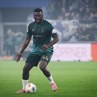 Victor Boniface wird wegen körperlicher Defizite auch in Köln nicht zum Werder-Kader gehören. (Archivbild) / Foto: Christian Charisius/dpa