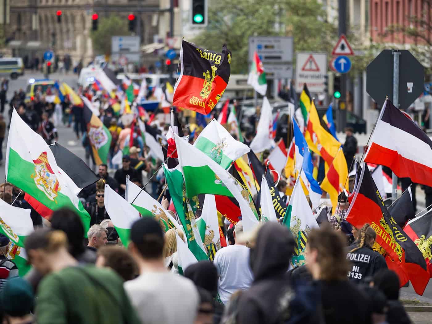 Am Treffen in Braunschweig mit Teilnehmern aus der «Reichsbürger»-Szene nahmen laut Polizei bis zum Mittag rund 200 Menschen teil. / Foto: --/dpa