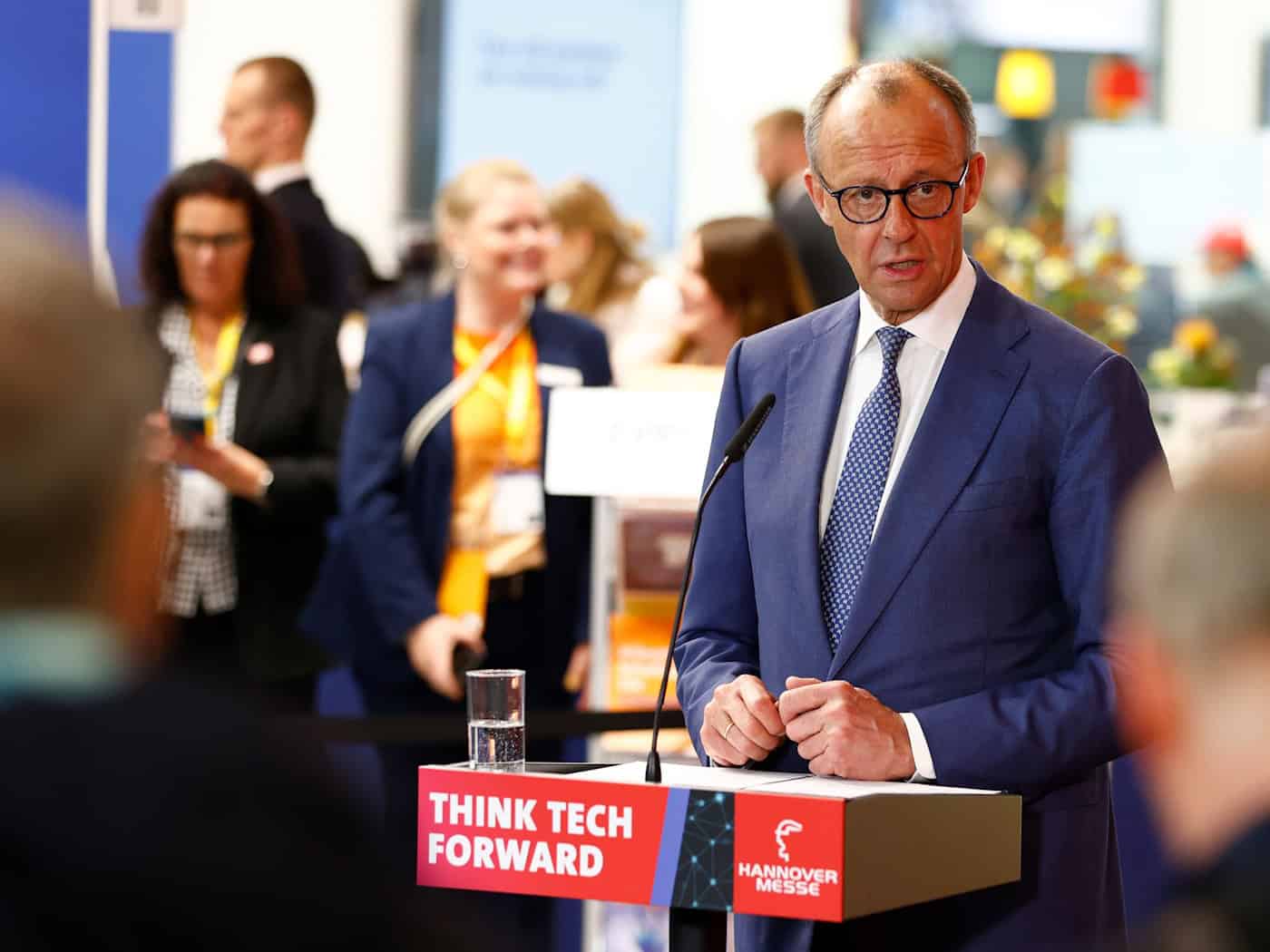 Das Abschlussstatement gab Merz alleine ab.  / Foto: Moritz Frankenberg/dpa